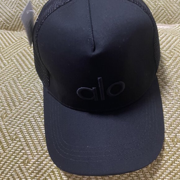 ALO Yoga Accessories - ALO YOGA DISTRICT TRUCKER HAT BRAND NEW